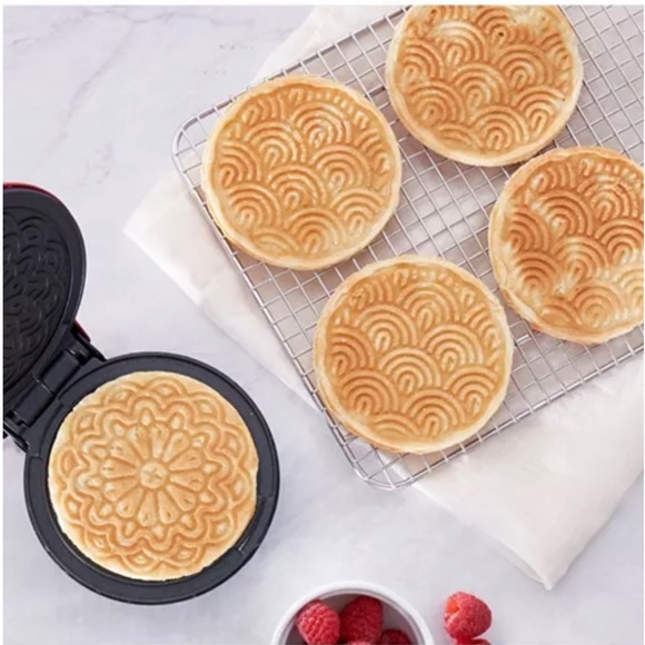 New in box mini Pizzelle Maker - Picture 4 of 4